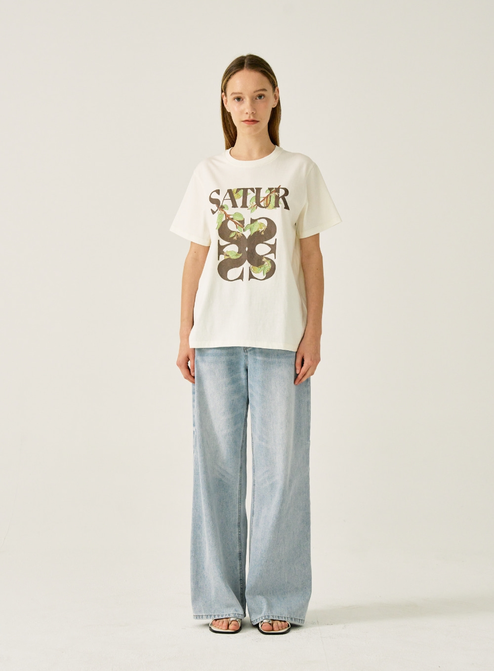 (W) Apero Leaf Graphic T-Shirt - Resort Ivory